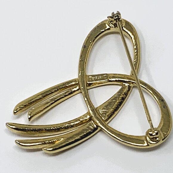 Crown Trifari Gold Tone Bow Brooch - Picture 2 of 5